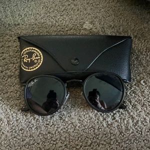 Black raybans!